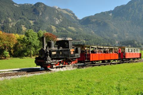 Wie wär’s mit einem Ausflug in längst vergangene Zeiten? Die ersten Sommerfrischler kamen bereits vor 130 Jahren von Jenbach im Inntal aus mit der Dampf-Zahnradbahn hinauf - (c) Achensee Tourismus Wie wär’s mit einem Ausflug in längst vergangene Zeiten? Die ersten Sommerfrischler kamen bereits vor 130 Jahren von Jenbach im Inntal aus mit der Dampf-Zahnradbahn hinauf - (c) Achensee Tourismus