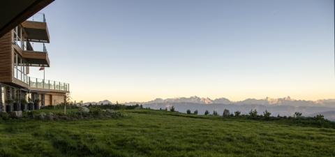 Die „vom Gipfel ins Tal Tour“ - Auf 1.900 m im Alpinhotel Pacheiner wohnen und zum Ossiacher See radeln