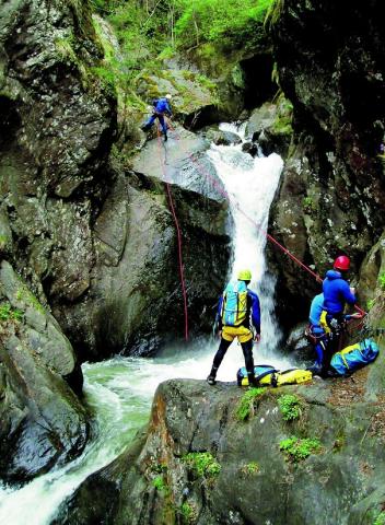 Action und Spaß beim Canyoning - (c) Imst