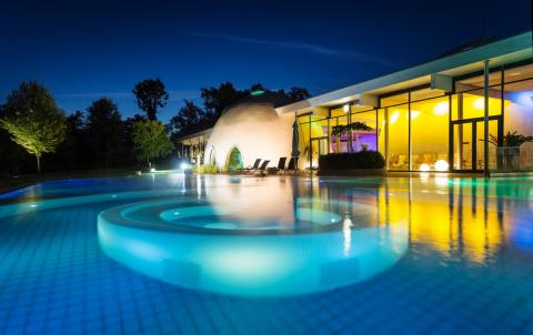 Und nach dem Wandern geht es in eine der beiden Thermen der Region, die Chiemgau Thermen in Bad Endorf oder die Therme Bad Aibling - (c) Chiemsee Alpenland Und nach dem Wandern geht es in eine der beiden Thermen der Region, die Chiemgau Thermen in Bad Endorf oder die Therme Bad Aibling - (c) Chiemsee Alpenland