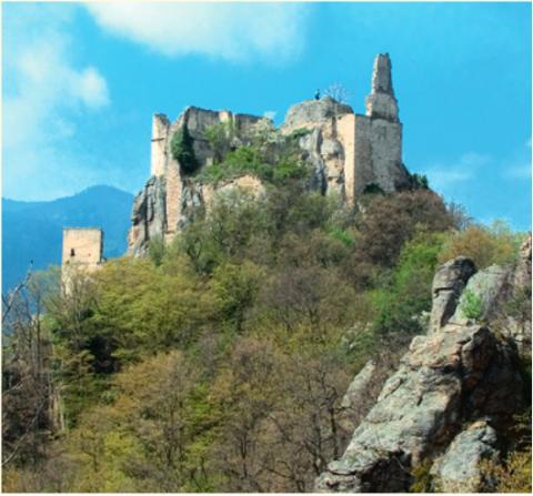 Blick auf Burgruine Dürnstein - (c) Rother Bergverlag