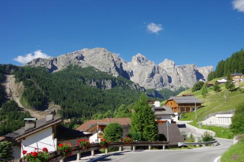 In Corvara, Herzen des ladinischen Dolomiten-Tals Alta Badia, erwarten die Besucher viele Wanderungen mit wunderbaren Ausblicken auf die Berge - (c) Harald G. Koch