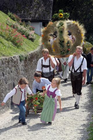 Dankfeste in der Silberregion Karwendel - Erntedankwagen Dankfeste in der Silberregion Karwendel - Erntedankwagen
