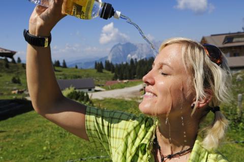 Frauen wandern anders - Auch Extrembergsteigerin Gerlinde Kaltenbrunner testete das Frauenwandern und stand uns für einige Fragen zur Verfügung - (c) Norbert Eisele-Hein