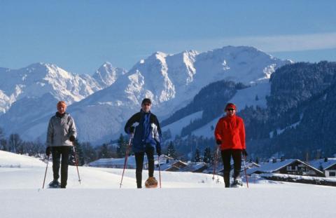 Schneeschuhwandern mit der KönigsCard im Allgäu und Tirol Schneeschuhwandern mit der KönigsCard im Allgäu und Tirol