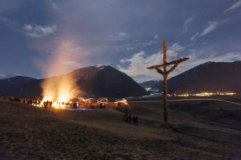 Vinschgau - „Aufgewacht, der Frühling kommt!“ So lautet die Botschaft des Zusslrennens in Prad im Vinschgau. - (c) Vinschgau Marketing/Frieder Blickle