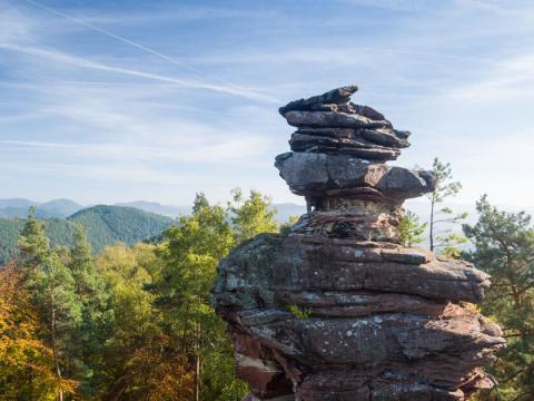 Wandern durch bizarre Buntsandsteinwelten, auf dem Napoleon-Steig durchs Dahner Felsenland in der Pfalz - (c) Dominik Ketz - Pfalz-Touristik e.V.