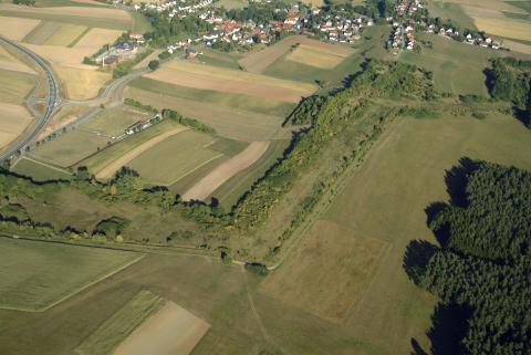 Das Grüne Band Bayern-Thüringen mit Burggrub (bei Mitwitz) aus der Luft - (c) Klaus Leidorf