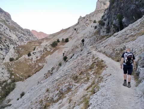 Frühmorgens machen wir uns auf den Weg in die Schlucht - (c) Christine Kroll