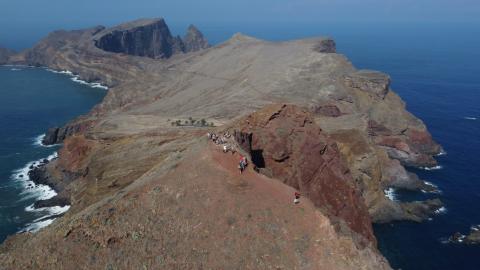 Auf der portugiesischen Insel Madeira eignen sich die Temperaturen im Dezember, Januar oder Februar perfekt für ausgiebige Wanderungen - (c) pexels