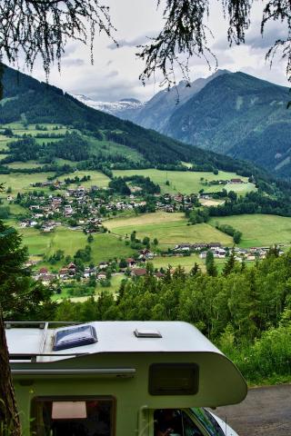 Vanlife ist längst kein kurzlebiger Trend mehr, sondern ein Lebensentwurf, der Freiheit und Abenteuer verspricht - (c) Siggy Nowak/Pixabay